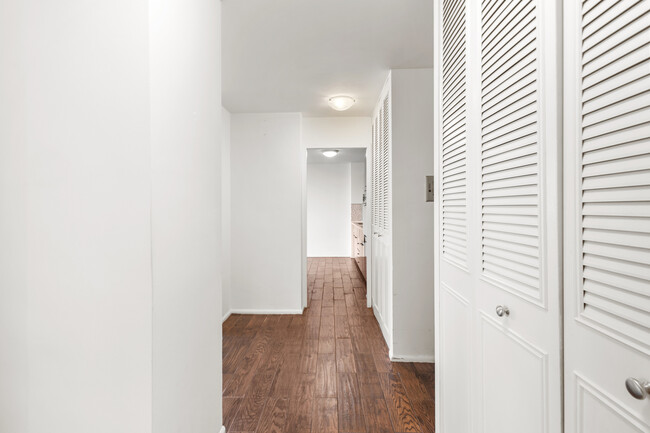Building Photo - 4250 N Marine Dr