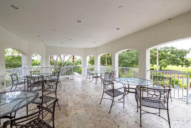Building Photo - 5060 Fairways Cir