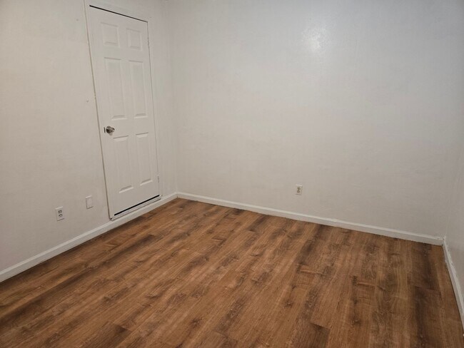 Building Photo - FOR RENT in North Columbus! Available Now!