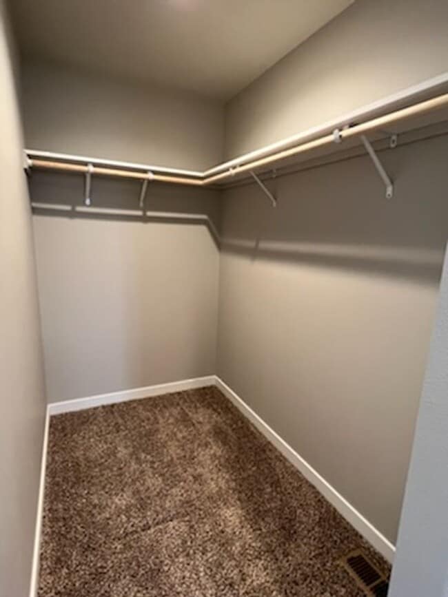 Building Photo - 3 bed/2 bath rambler style home! Attached garage, fenced back yard & A/C!