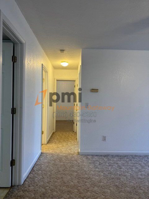 Building Photo - 111 Primrose Dr