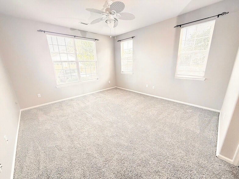 Building Photo - 1575 Olympia Cir