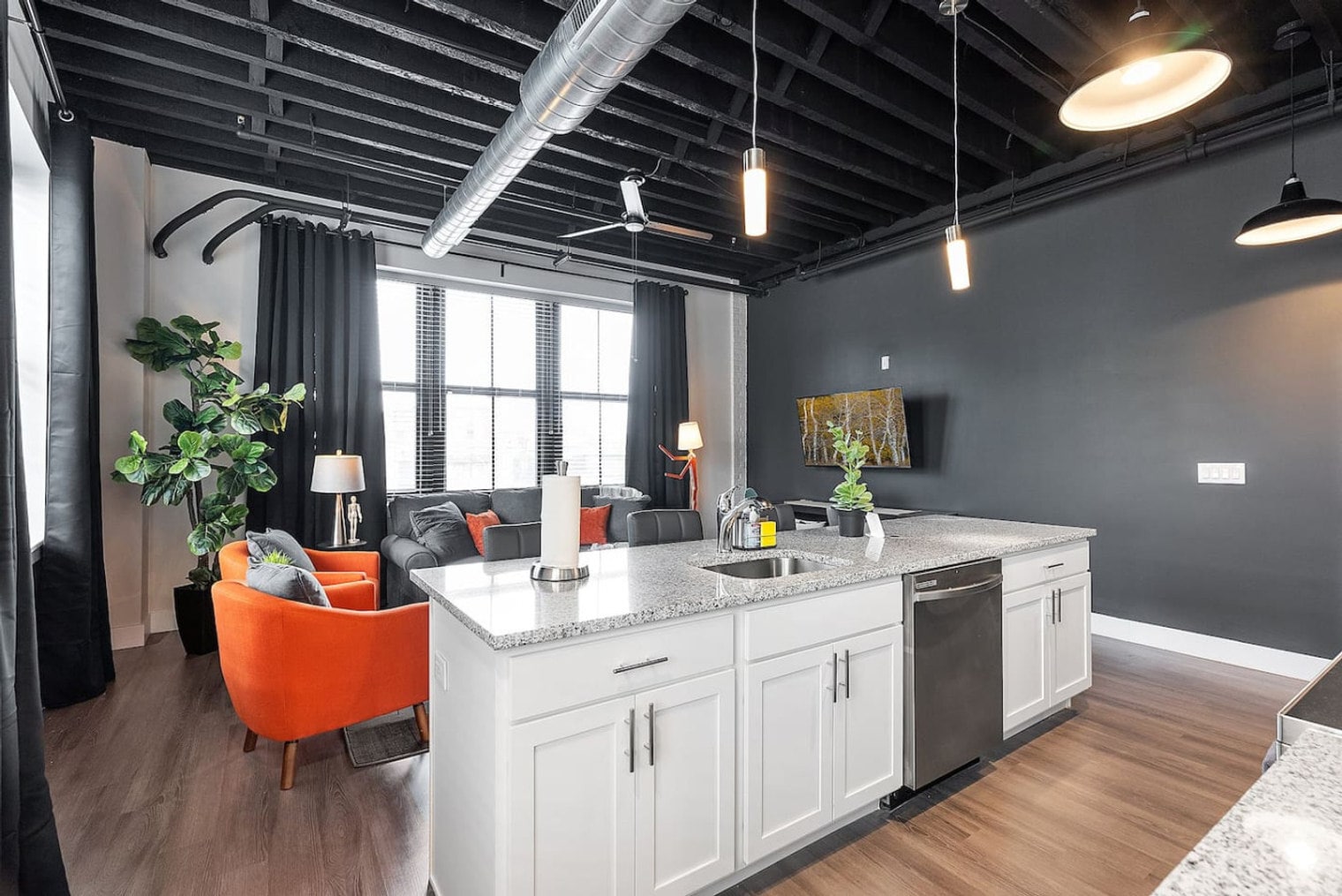 Building Photo - 212 W Roberts Ave