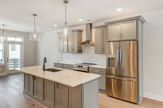 Building Photo - NEW TOWNHOME W/ ROOFTOP TERRACE @ 5West Te...