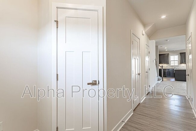 Building Photo - 300 Huntingdale Pl