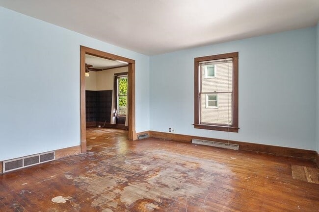 Building Photo - 1124 S State Ave