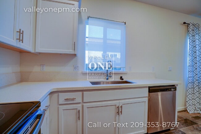 Building Photo - 644 Cheshire Dr