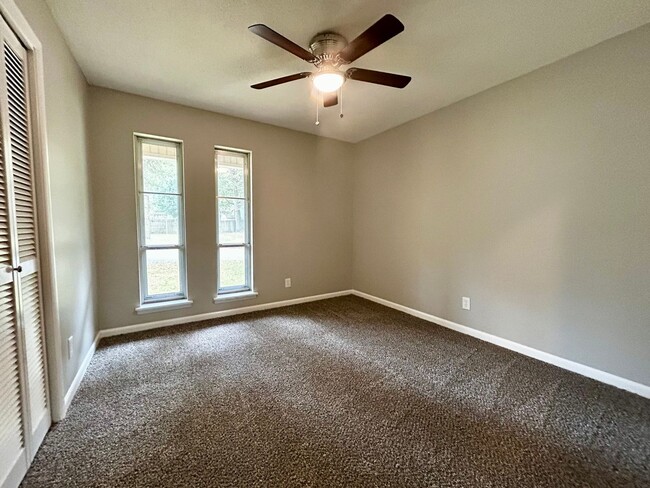Building Photo - 11814 Ashwood Dr