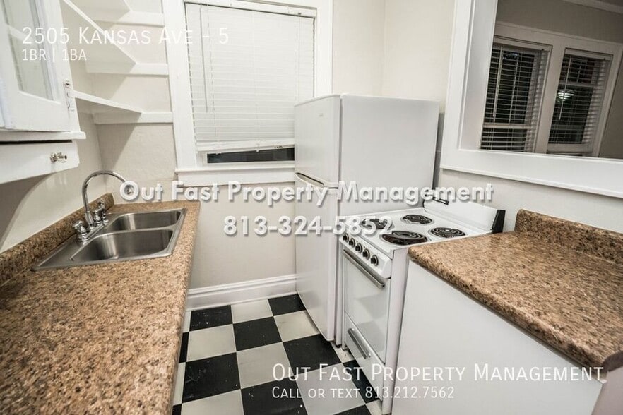 Building Photo - 2505 W Kansas Ave