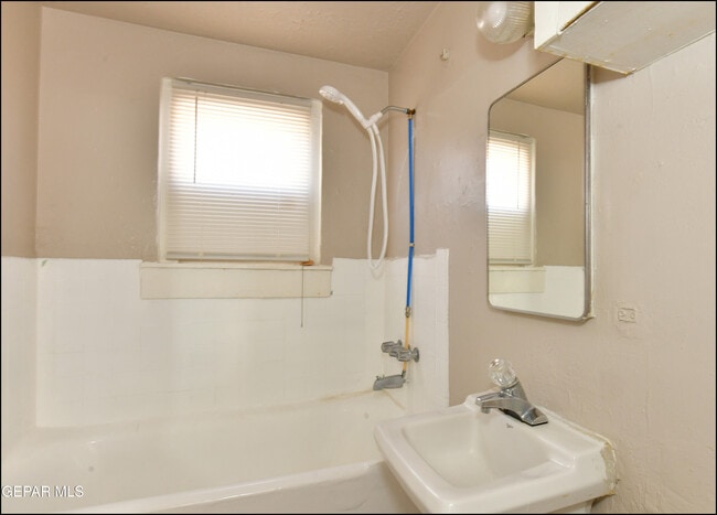 Building Photo - 3519 Douglas Ave