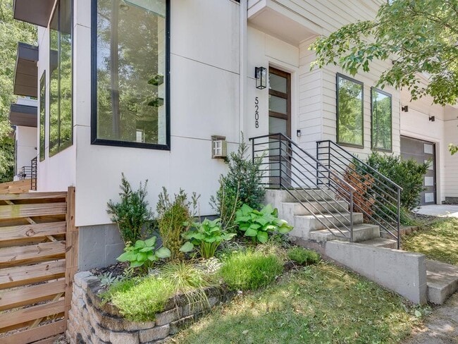 Building Photo - 520 Wabash Ave NE