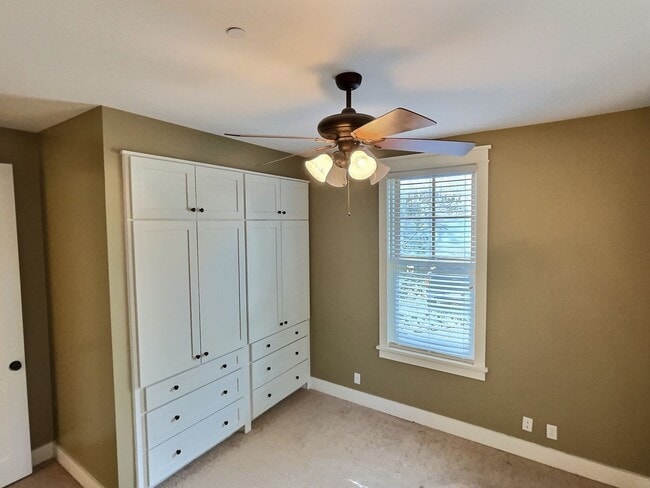Building Photo - Commercial/Residential 3 Bedroom 3 Bath Cottage Close to Downtown Ocean Springs