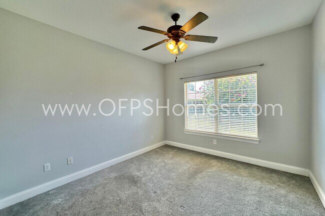 Building Photo - 4611 Chanan Dr