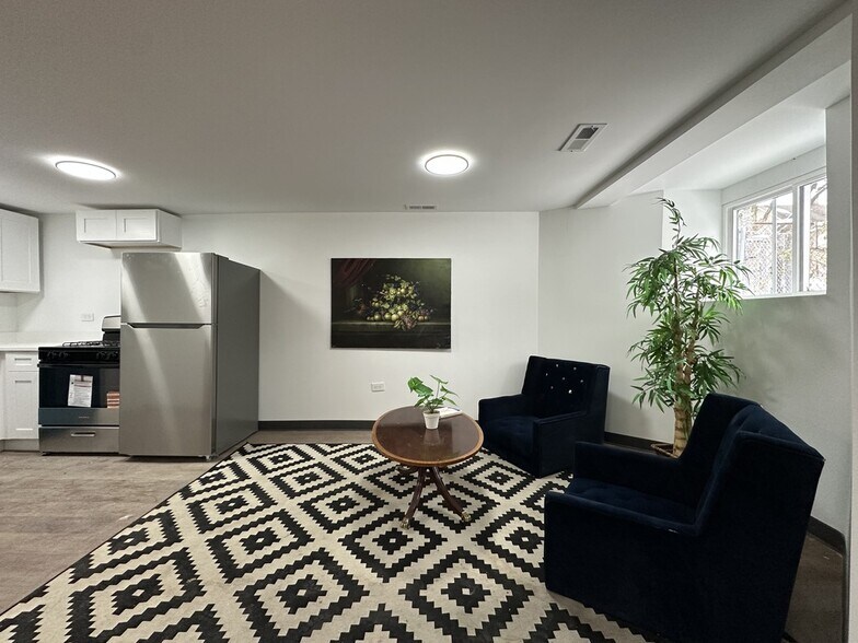 Building Photo - 1626 N Fairfield Ave