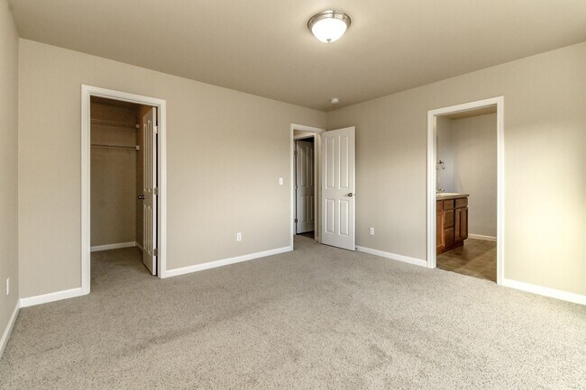 Building Photo - Beautiful Lacey Home with new paint and carpet in Popular Edgewater Community