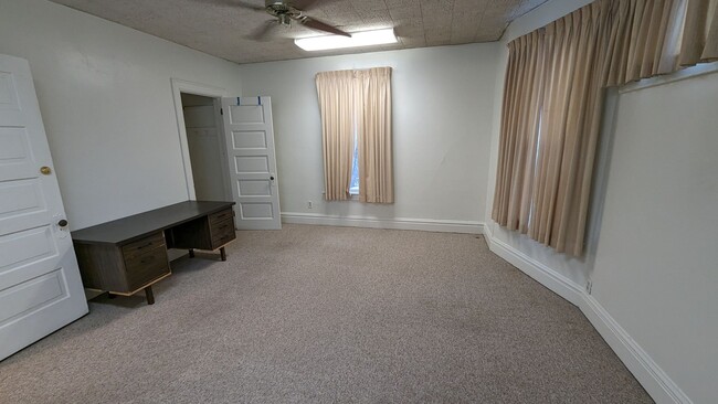 Building Photo - 707 Brady-707