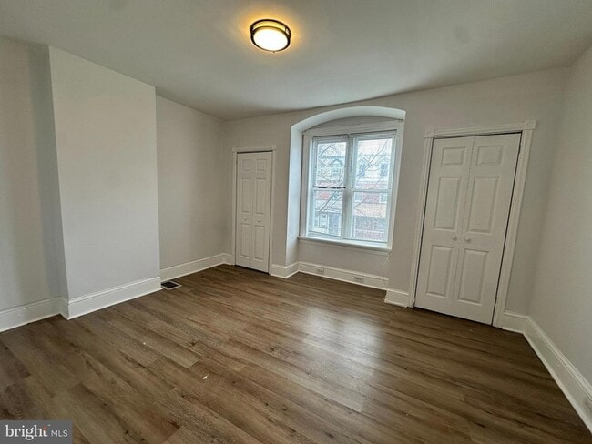 Building Photo - 7 6th Ave