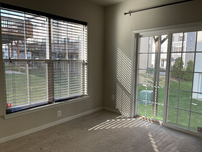 Building Photo - IMPRESSIVE STAFFORD TOWNHOUSE!