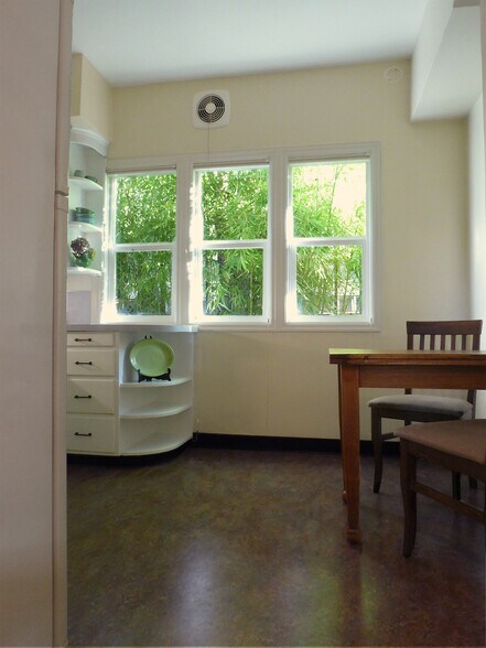 View of dining area from living room - 1114 SE 30th Ave