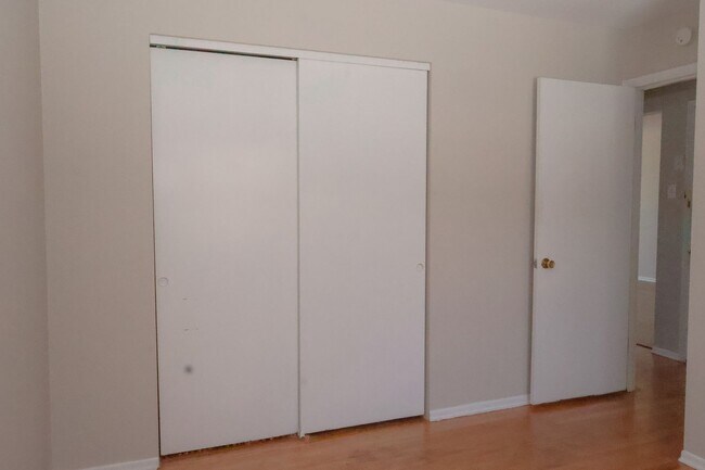 Building Photo - 833-835 Cole Blvd