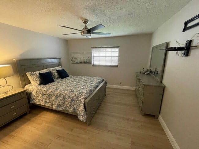 Building Photo - 2601 W Carandis Rd