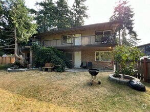 Building Photo - Charming 2 Bedroom 1 Bath Apt near Downtow...