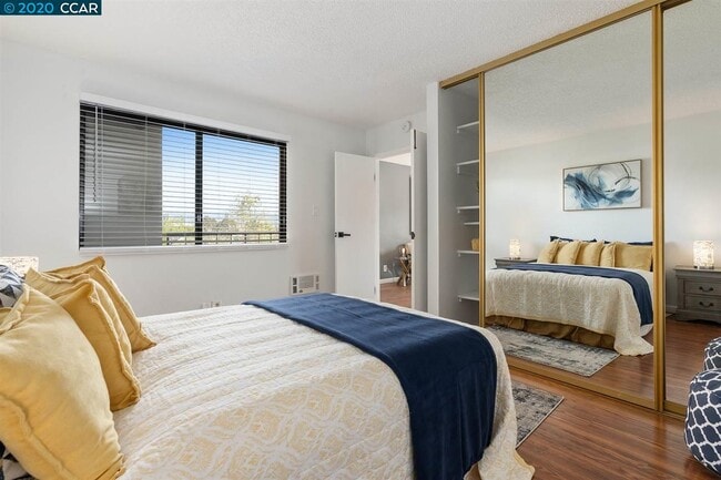 Building Photo - 3 Embarcadero W