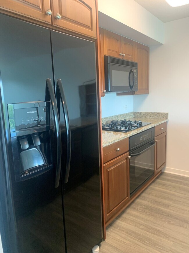 Building Photo - 9655 Woods Dr