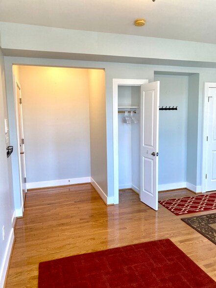 Building Photo - 2 17th St SE