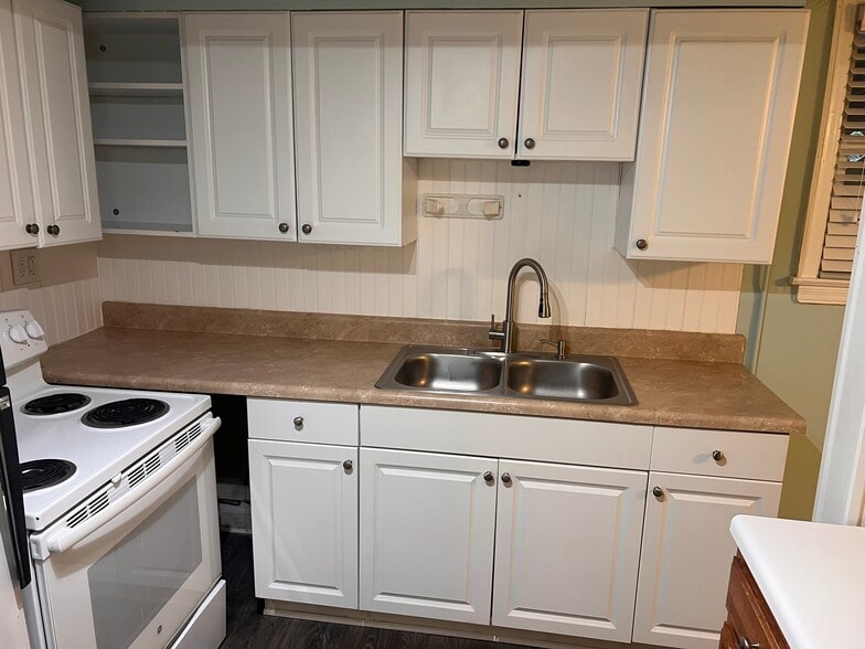 Kitchen - 1377 Scott Blvd