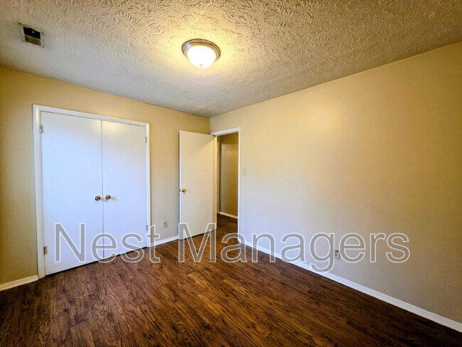 Building Photo - 1861 Tryon Dr