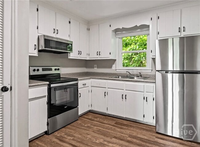 Building Photo - 260 Little St