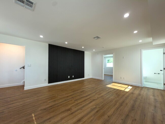 Building Photo - Spacious 3BR ADU w/ Private Patio!