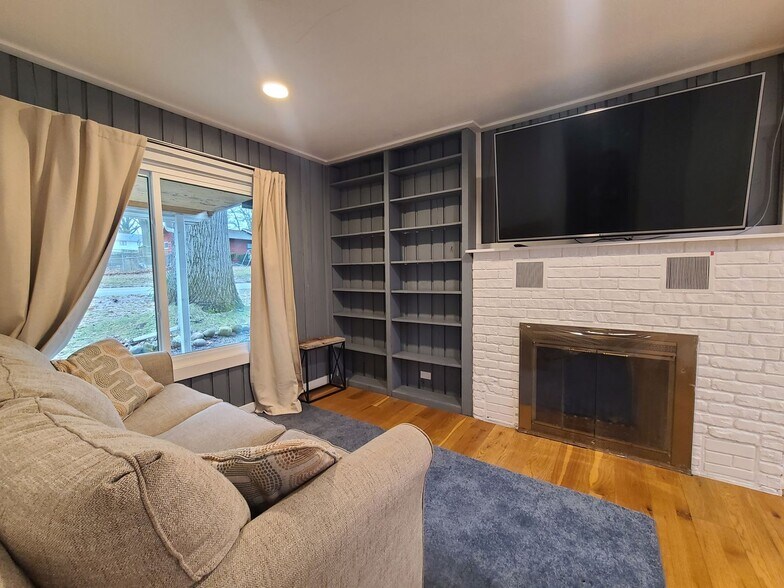 Building Photo - 5603 Interlochen Rd