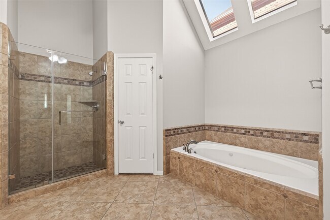 Building Photo - 1918 Shadow Forest Dr