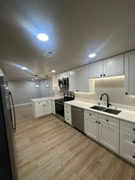 Building Photo - 7502 S Emerson Cir