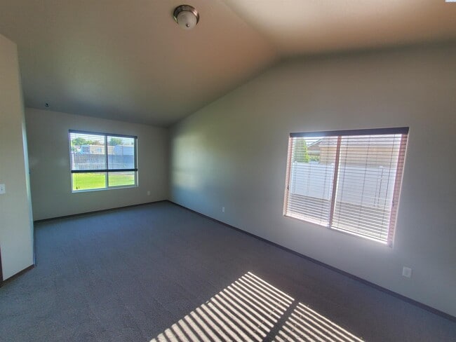 Building Photo - For Rent Available Now