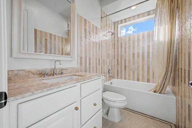 Building Photo - 6954 W Maya Way