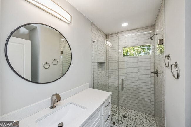 Building Photo - 2775 Glenvalley Dr