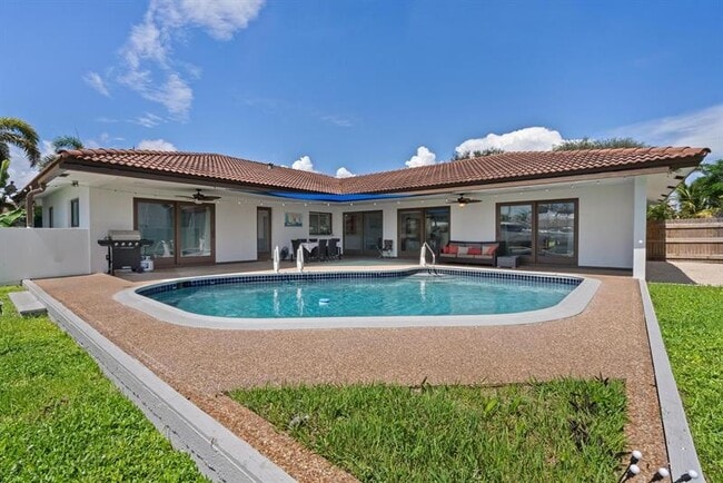 Building Photo - 3080 NE 43rd St