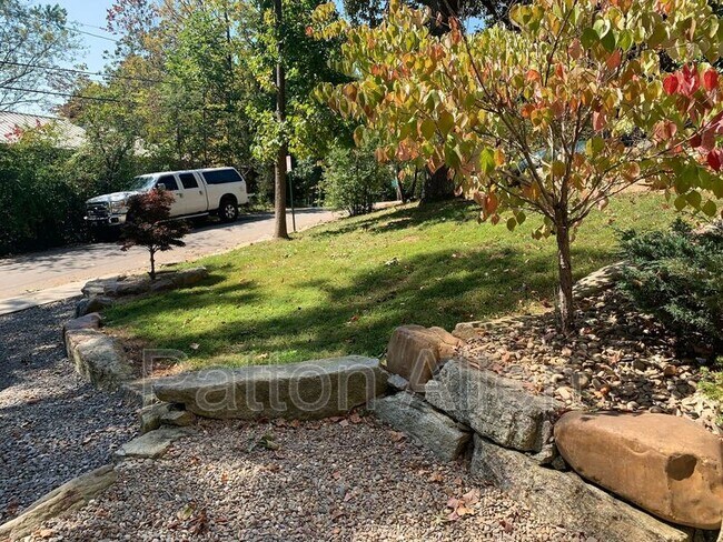 Building Photo - 109 Barnard Ave