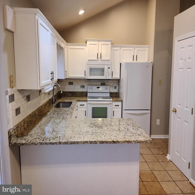 Building Photo - 135 Hill Valley Dr