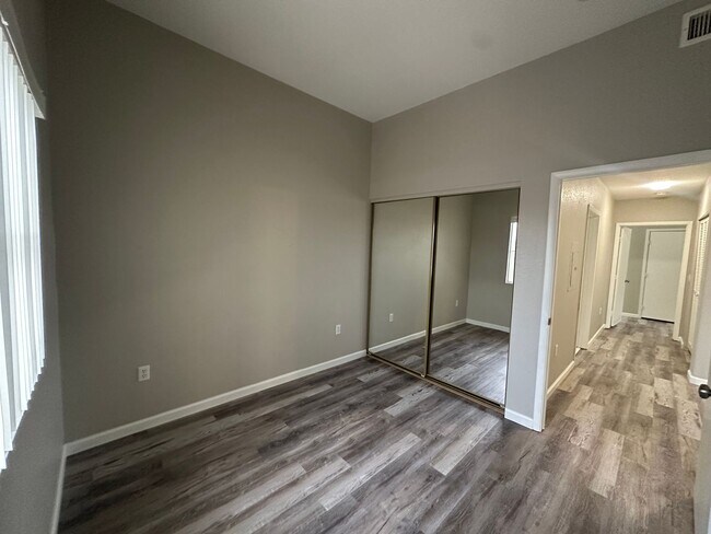Building Photo - BEAUTIFUL 3BD/2BATH CONDO!