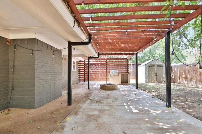 Building Photo - 4818 73rd St