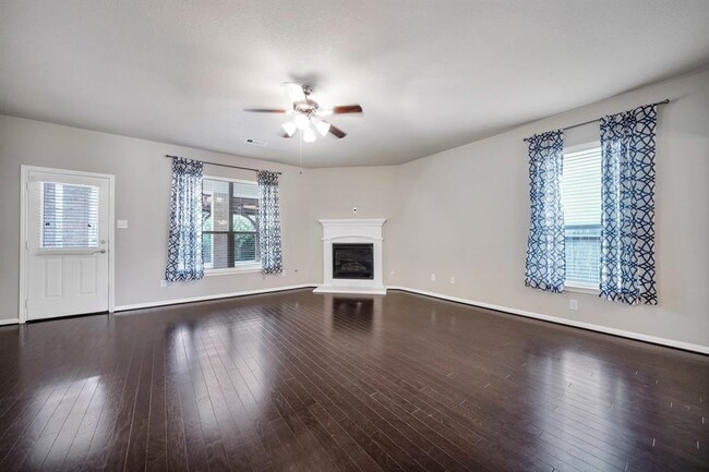 Building Photo - 107 Autumn Forest Ln