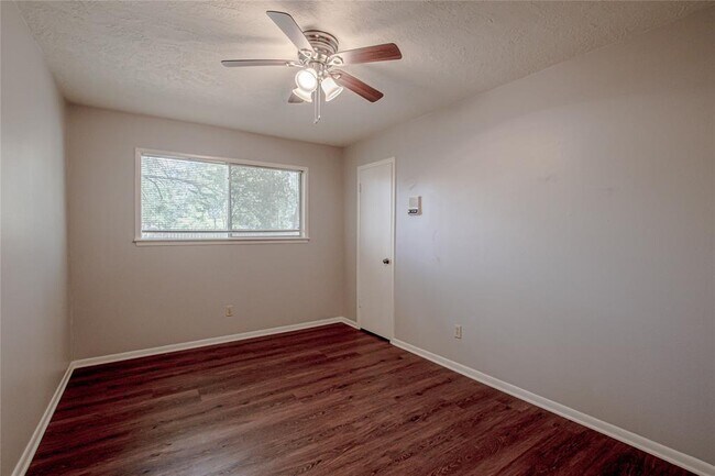 Building Photo - 223 Normal Park Dr