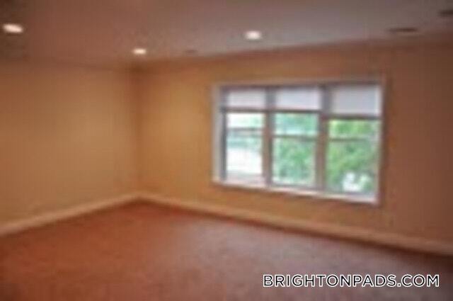 Building Photo - 168 Newton St