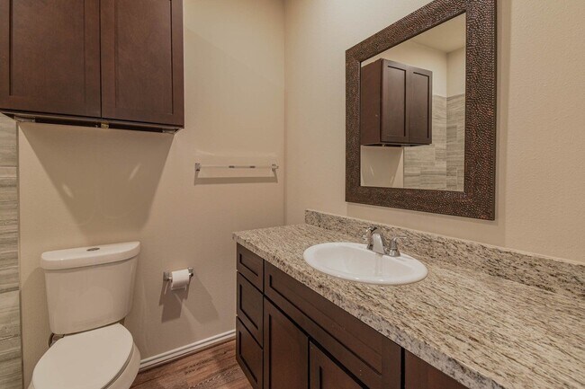 Building Photo - 20211 Hemlock Ln