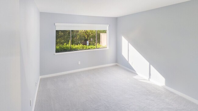 Building Photo - Gorgeous 3bd/2ba Townhouse, complete interior renovation, Modern upgrades, Community Pool -FOUNDA...