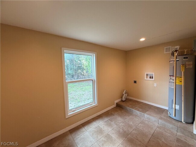 Building Photo - 1906 Coronado Rd